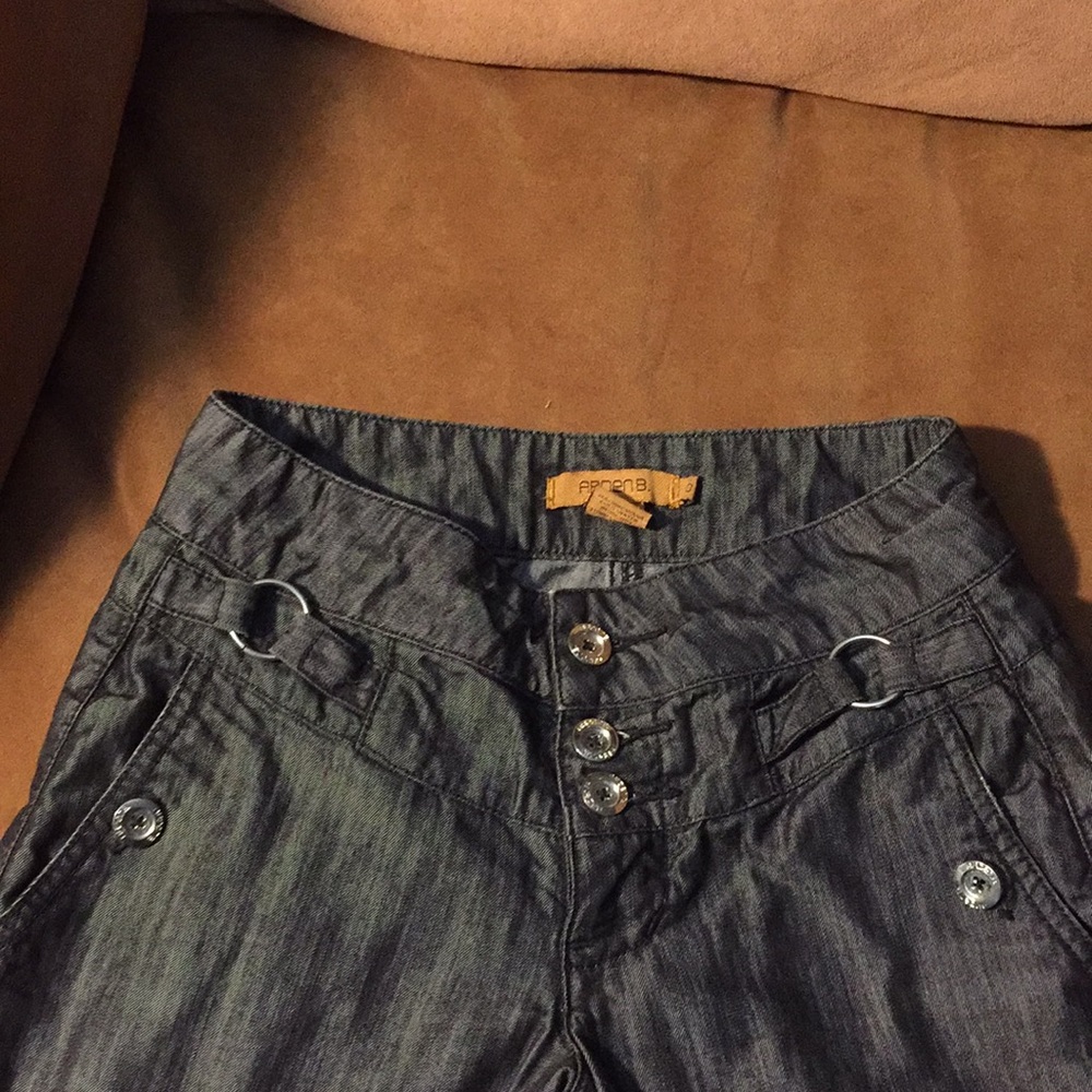 Capri pants